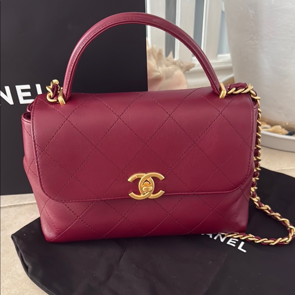 🔥2025 CHANEL RARE Burgundy Shoulder Flap Bag with Gold Hardware - Picture 7 of 9